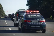 Saída da vacina, no DF, com a escolta da Polícia Militar 