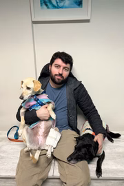 Gabriel resgata cães e gatos de rua com o intuito de dar um lar à eles 