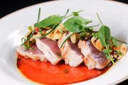 Tiradito de atum também está na lista de entradas