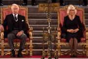 Charles e Camilla sentam pela primeira vez em trono 