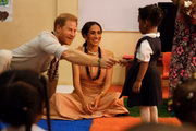 Harry e Meghan visitaram uma escola na capital da Nigéria, Abuja