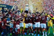 Comemoração de jogadores do Flamengo ao vencer a Libertadores de 2019