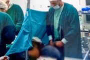 Nas imagens, é possível ver Giovanni com a mão no pênis e na paciente 