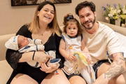 Viih Tube posa ao lado de Eli, Lua e Ravi para as redes sociais