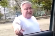 Ele é informado de que vai ser multado