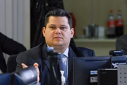 Davi Alcolumbre assumiu relatoria de processo aberto por Lira contra Cid Gomes