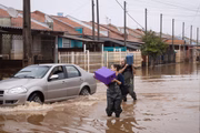 O Guaíba, em Porto Alegre (RS), segue em elevação e subiu para 5 metros e 1 centímetro na segunda-feira (13/5)