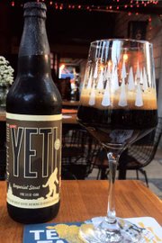 O Teta está com a RIS americana Yeti na garrafa e no chope