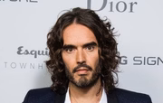 Russel Brand: o ator e ex-marido da cantora Katy Perry chegou a ser internado em um centro de tratamento de dependência sexual na Filadélfia para tratar sua condição. Russel já admitiu ter transado com 80 mulheres em um mês