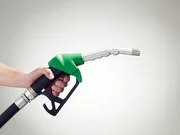 Até então, na Rússia, que está em guerra com a Ucrânia, o litro do combustível custa US$ 0,373; no Cazaquistão, US$ 0,400; na Nigéria, US$ 0,400; na Malásia, US$ 0,491; na Bolívia, US$ 0,545; no Catar, R$ 0,577; na Colômbia, US$ 0,624; e, nas Maldivas, custa aproximadamente US$ 0,840