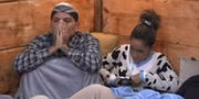 Durante o programa, os dois participantes se aproximaram e eram vistos juntos, trocando carícias e dividiam a mesma cama 