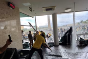 Extremistas invadem o STF no 8 de Janeiro