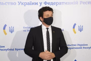 Anatoliy Tkach, encarregado de negócios da embaixada da Ucrânia em Brasília, concede entrevista