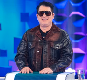 Marrone usou óculos escuros no palco do SBT