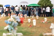Amigos e parentes querem uma solução rápida para o caso e cobram justiça