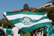 Torcedores de Palmeiras e Santos no entorno do Maracanã