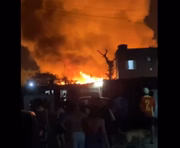 Incêndio atinge comunidade em Santos