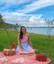 E fica às margens do Lago Paranoá
