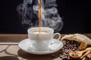 Muita gente tem dúvida sobre a proporção de pó e água a ser usada. Isso depende muito do gosto pessoal, mas os especialistas indicam que o ideal é uma colher de sopa cheia de café para cada 100 mililitros de água