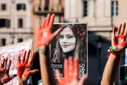Manifestação em Roma contra a morte de Mahsa Amini, mulher que morreu sob custódia policial no Irã