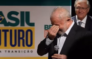 Lula chora em discurso