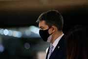 Senador estuda partidos para lançar-se candidato em 2022