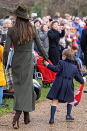 Louis tentando "arrastar" a mãe, Kate Middleton