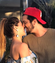 Luan Santana namora a estudante de moda Jade Magalhães