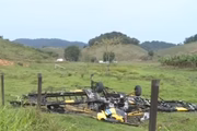 Avião de pequeno porte cai em fazenda no interior de SP