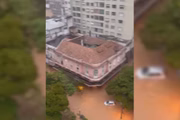 Centro de Petrópolis ficou completamente alagado