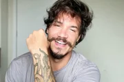 Eli, como é conhecido, disse que é bastante apegado aos avós por parte de pai. “A minha avó praticamente me criou e eu acho que por isso a gente é tão próximo. A gente se fala todos os dias. Ela me liga para saber se eu jantei”, conta o empresário