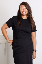 Juliana Contaifer é formada em jornalismo pela Universidade de Brasília (UnB), em 2012. Foi estagiária do Correio Braziliense e do Jornal da Comunidade. Atuou como repórter do Correio Braziliense, na editoria Revista, por três anos. Desde 2017, trabalha no Metrópoles, antes em Vida & Estilo e, desde janeiro de 2019, em Saúde. Venceu o Prêmio Bradesco Longevidade, o 25º Prêmio CNT de Jornalismo na categoria Internet e o Prêmio Synapsis de Jornalismo em 2019 e 2020