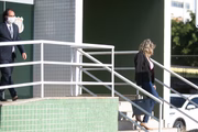 Mãe do universitário picado por Naja deixa a 14ª DP, no Gama