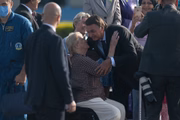 Bolsonaro aproveitou o hasteamento para homenagear as mulheres