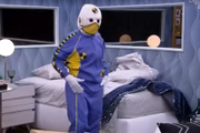 Carla voltou à casa vestida de Dummy