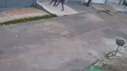 A mulher resistiu e, inicialmente, tentou lutar com o assaltante