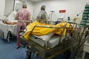 Na fase mais crítica da Covid, em Goiás, pacientes em estado grave chegaram a ser intubados nas enfermarias