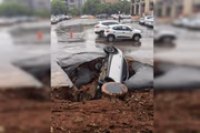 Carro estava estacionado em área permitida