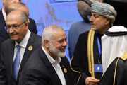 O chefe do gabinete político do Hamas, Ismail Haniyeh aparece ao lado do brasileiro Geraldo Alckmin, horas antes de ser morto