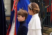 Príncipe Louis e princesa Charlotte na coroação