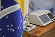 Prefeitos (as) representam o poder executivo em esfera municipal. Essa autoridade é eleita por voto majoritário e tem como função conduzir os interesses da cidade em conjunto com a Câmara Municipal dos vereadores. Após eleito, exercem o comando da prefeitura do município por quatro anos consecutivos, podendo se reeleger