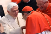 Ele teve um papado envolto em polêmica, mas nega qualquer alegação de que tivesse conhecimento sobre supostos abusos na Igreja Católica