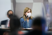 Conhecida como “Capitã Cloroquina”, a médica Mayra Pinheiro vai disputar na Câmara pelo PL do Ceará. Mayra é uma de seis pessoas que respondem a uma ação por improbidade administrativa movida pelo Ministério Público Federal (MPF) no Amazonas e foi convocada à CPI da Pandemia, em 2021