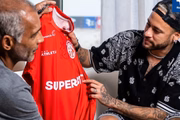 Romário bateu um papo com Neymar para seu canal no YouTube