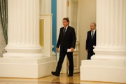 Jair Bolsonaro e Vladimir Putin seguiram juntos para o salão Ekaterina do Kremlin