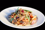 Tallarín Saltado