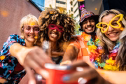 Muitos casais abrem o relacionamento por medo de perder a juventude e a liberdade