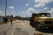  O motorista do caminhão não sofreu ferimentos, de acordo com o Corpo de Bombeiros