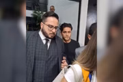 Empresário Fernando Sastre de Andrade Filho sai do 30º DP pela porta da frente