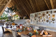 O hotel luxuoso tem menu típico